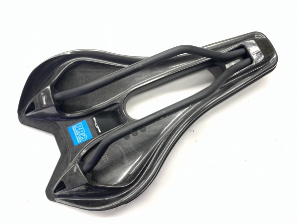 サドル AEROFUEL ステンレスレール 142mm