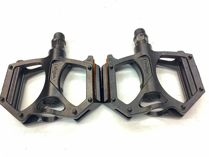 フラットペダル