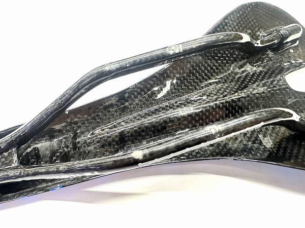 フルカーボンサドル