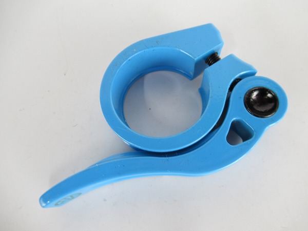 シートクランプ　ブルー　実測内径：31.8mm