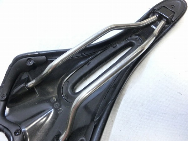 サドル ブラック