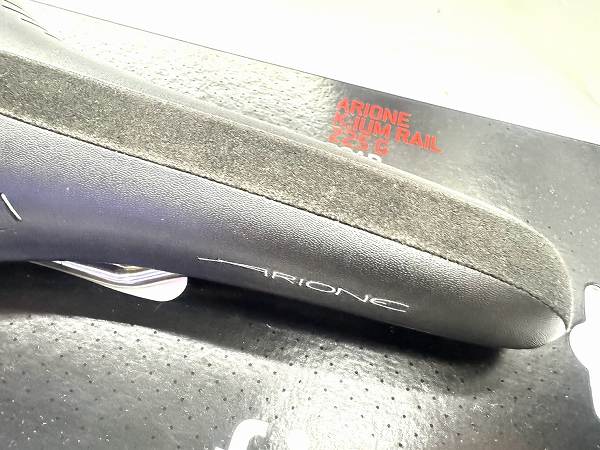 サドル ARIONE K:iumレール ブラック