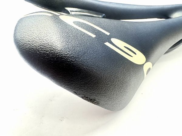 サドル EC90 EVO R5 カーボンレール ブラック/ホワイト