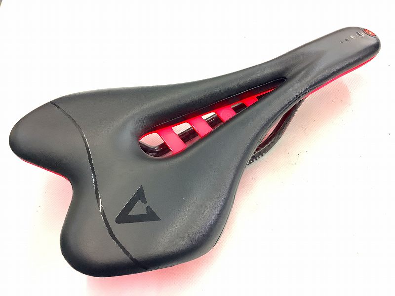 サドル SKYLINE VT カーボンNIOレール