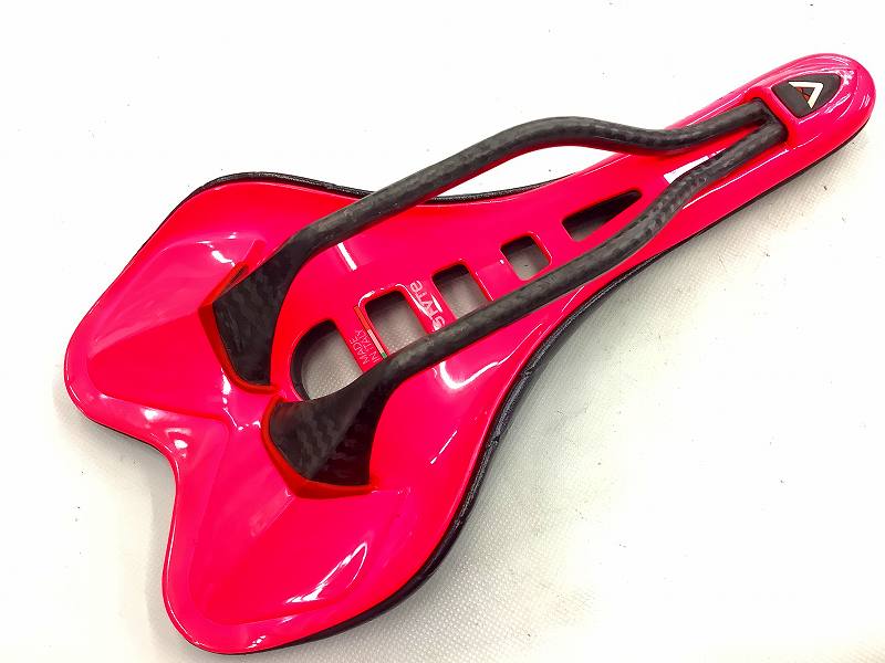 サドル SKYLINE VT カーボンNIOレール