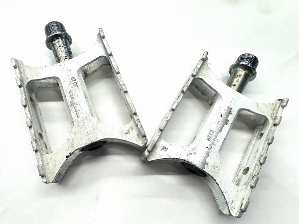 フラットペダル R119 ホワイト