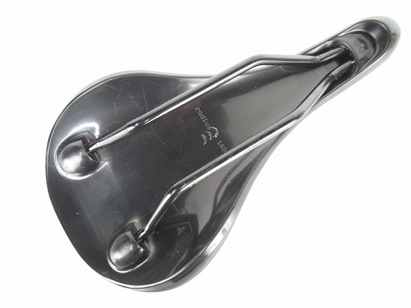 サドル　Scoop steel saddle　RADIUS　ブラック　スチールレール