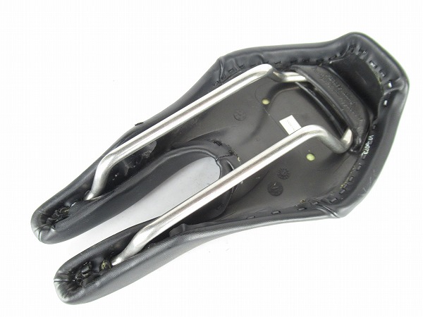 サドル　ADAMO　TIME TRIAL　ブラック　CrN/Ti ALLOYレール