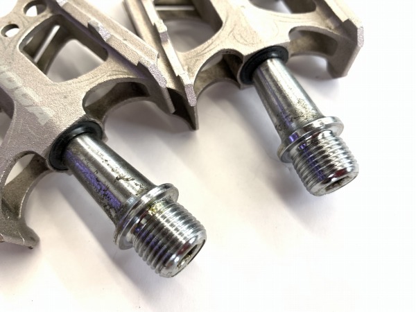 フラットペダル SureFoot COMP ※歪み箇所あり