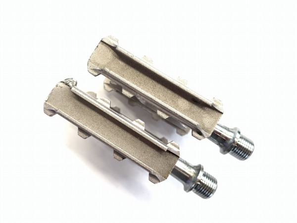 フラットペダル SureFoot COMP ※歪み箇所あり