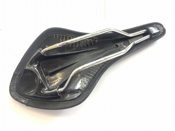 サドル ARIONE CX Kiumレール 欠品あり