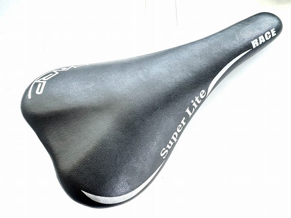 サドル SUPER LITE RACE TITANIUMレール