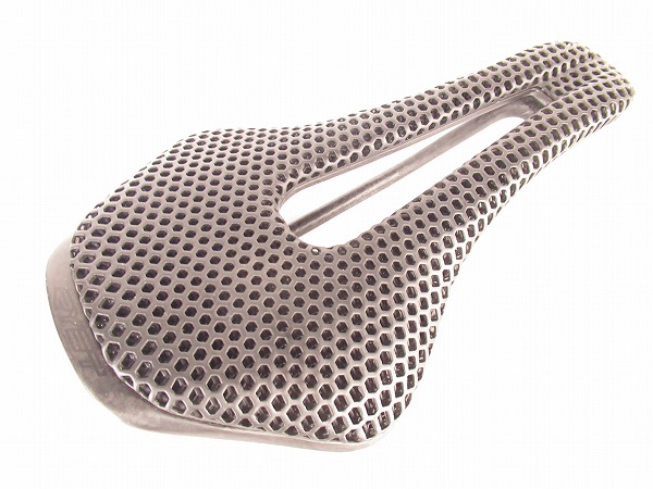 サドル　AIRCODE 3D HONEYCOMB　カーボンレール