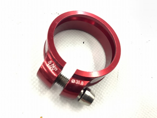 シートクランプ レッド 31.8mm
