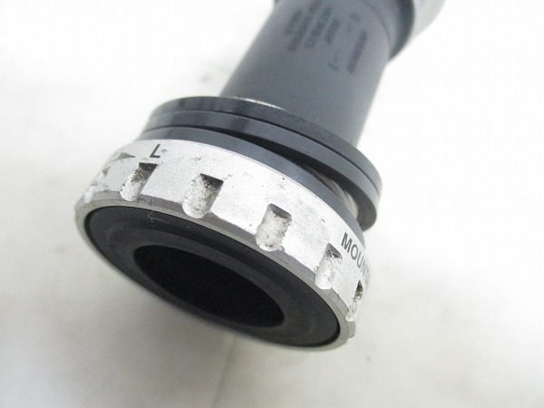ボトムブラケット MOUNTAIN JIS 73mm