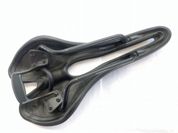 サドル VT20 aisi 304 tubeレール 142mm