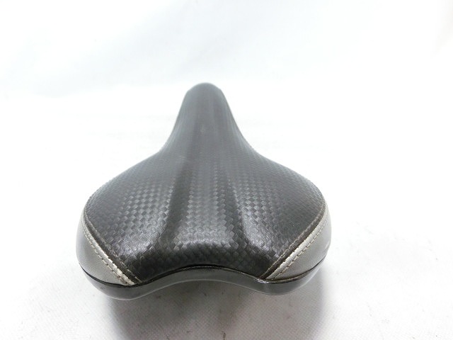 サドル　BLK/SILVER