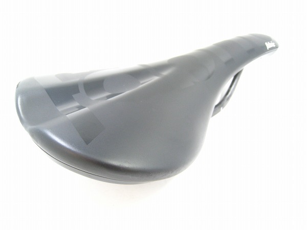 サドル　SCOOP PRO SHALLLOW カーボンレール