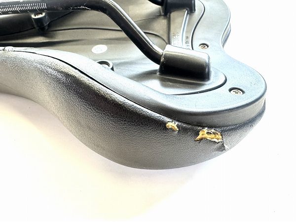 サドル スチールレール ブラック 破れあり