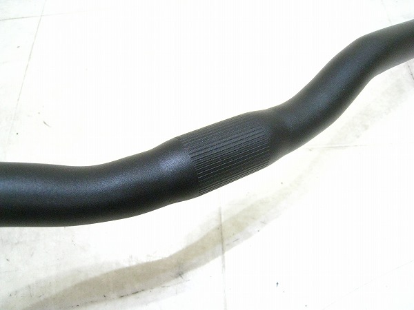 ライザーバー 560/25.4mm スチール ブラック
