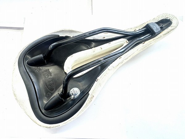 サドル FEC ALLOY ホワイト 劣化あり
