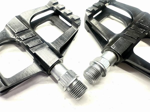 フラットペダル ブラック がたつきあり