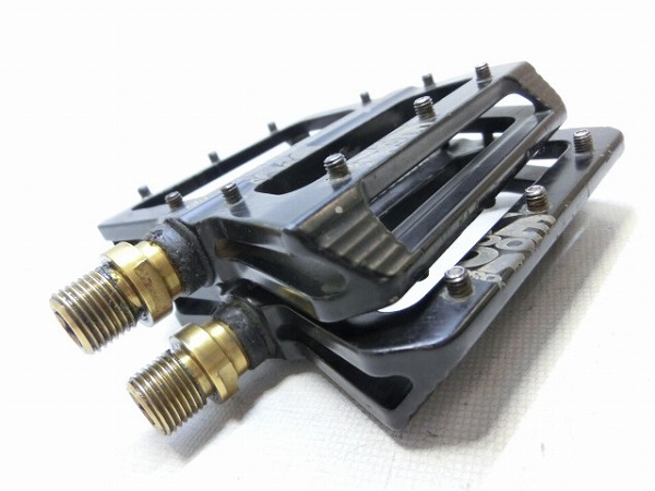 フラットペダル NEUTRON Mg-Ti