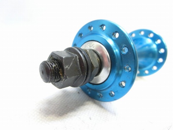 フロントハブ ブルー ナット止め 100mm/28H