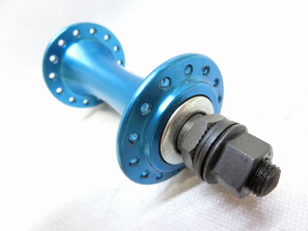 フロントハブ ブルー ナット止め 100mm/28H