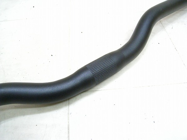 ライザーバー 600/25.4mm アルミ ブラック