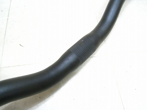 ライザーバー 600/25.4mm アルミ ブラック
