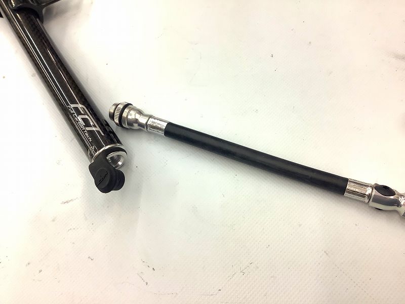 携帯ポンプ CARBON ROAD DRIVE FCT