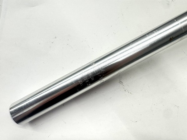 シートポスト 約300mm(実測）/26.8mm シルバー