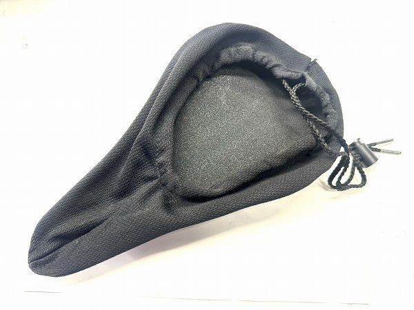 サドルカバー ブラック 破れあり