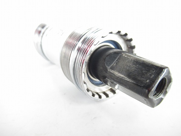 軽快車用ボトムブラケット　JIS/70mm　軸長：122mm　※欠品有