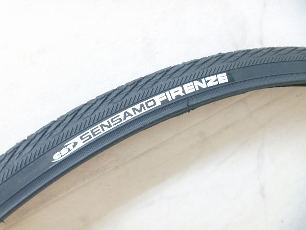 タイヤ　700×28C 黒/黒