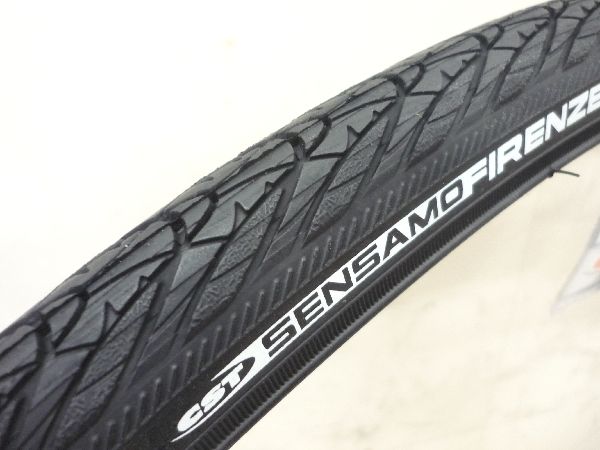 タイヤ　700×32C 黒/黒